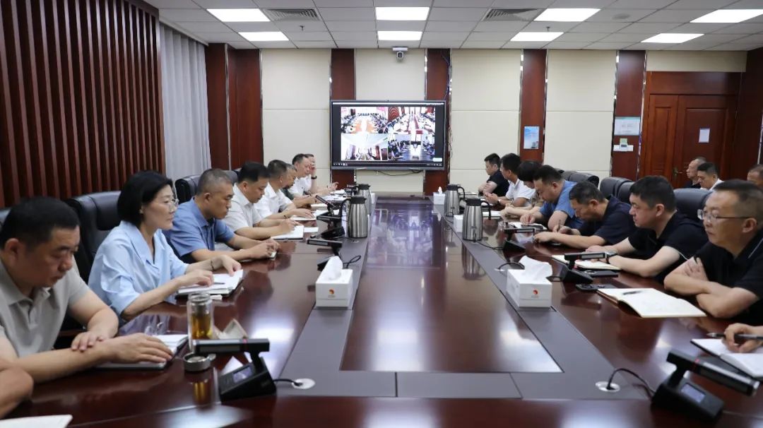 宏河集團召開八月份安全辦公會議 部署關(guān)鍵期安全攻堅任務(wù)1